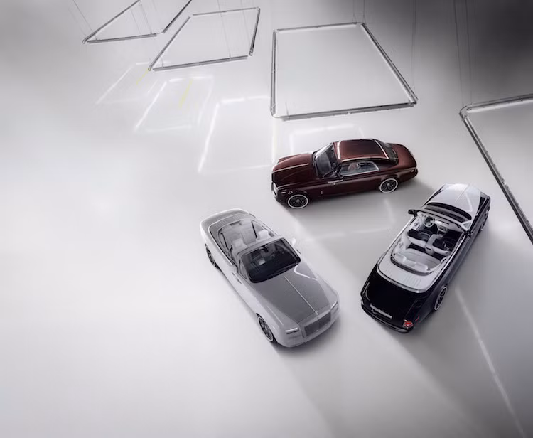 Theo Rolls-Royce, hãng sẽ chỉ sản xuất đúng 50 chiếc Phantom Drophead và Phantom Coupe Drophead. Giá bán của mỗi chiếc xe không được tiết lộ và có thể thay đổi mạnh tùy theo "option" của khách hàng, tuy nhiên hiện tất cả số xe này đã được bán hết.