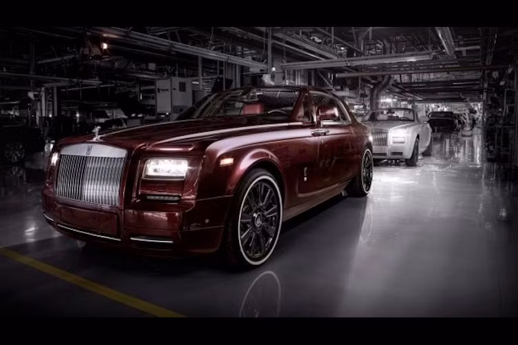 Bên cạnh màu sơn, ngoại thất của các bản đặc biệt Zenith còn có bộ mâm đặc biệt được sơn đen kèm theo những chiếc lốp Goodyear Eagle sơn chỉ trắng, phỏng theo phong cách của thế hệ Phantom II trong thập niên 30.