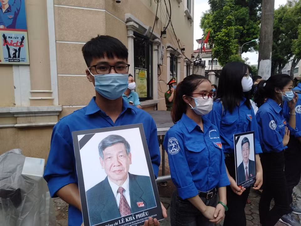 Đoàn Thanh niên bày tỏ niềm tiếc thương với nguyên Tổng Bí thư Lê Khả Phiêu