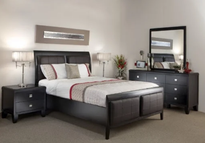 Dat 4 thu nay o dau giuong: Vo chong luc duc, tien bac hao tan-Hinh-2