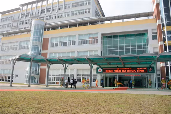 Bà Trà cũng cho biết thêm, Bệnh viện ĐK tỉnh Yên Bái nhanh chóng gọi bác sỹ giỏi từ Bệnh viện Bạch Mai (Hà Nội) lên hỗ trợ nhưng Chủ tịch TP Yên Bái không qua khỏi. Nguyên nhân được kết luận là nhồi máu cơ tim.