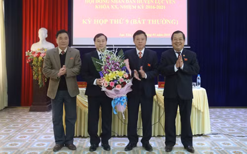 Ngay sau đó, HĐND huyện Lục Yên khóa XX, nhiệm kì 2016 - 2021 tổ chức kỳ họp thứ 9. Tại kỳ họp ông Hoàng Xuân Đán được bầu giữ chức Phó Chủ tịch UBND huyện Lục Yên, nhiệm kỳ 2016 - 2021.