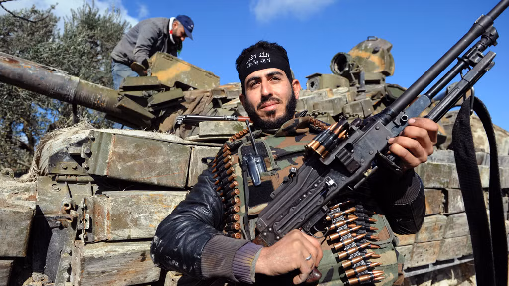 Theo tạp chí Jane's, năm 2015 chính quyền Mỹ đã mua hàng trăm tấn vũ khí Liên Xô sản xuất từ các nước Đông Âu để cung cấp cho phiến quân "ôn hòa" tại Syria. Theo một báo cáo của cơ quan FBO, tổng khối lượng vũ khí mà Mỹ cung cấp cho phiến quân ở Syria lên tới 994 tấn.