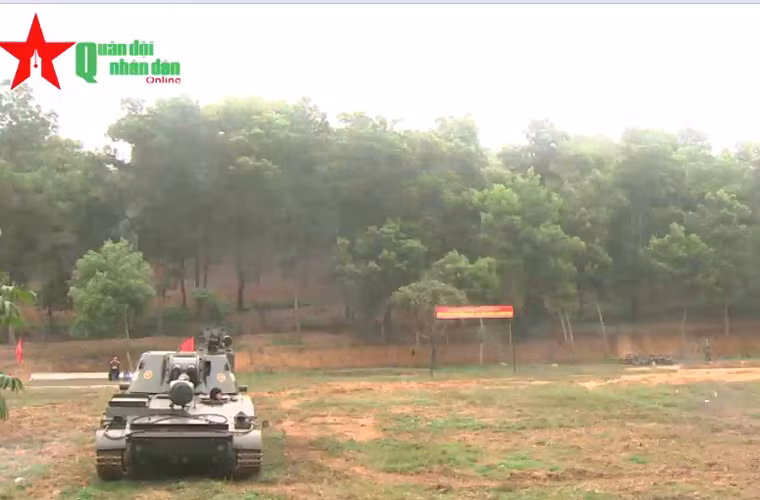 Các phiên bản 2S3 hiện đại hóa có thể bắn được đạn pháo có điều khiển Krasnopol. Tầm bắn tối đa của 2S3 Akatsiya là 17,4km, khi bắn trực xạ diệt công sự địch là 4km.