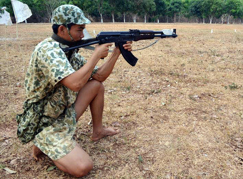 Chỉ có khẩu súng AK, không có áo giáp, mũ bảo vệ, các chiến sĩ đặc công Việt Nam đã làm nên nhiều chiến công huyền thoại.