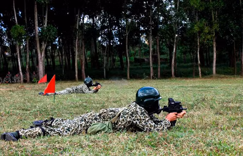 Huấn luyện chuyên ngành kỹ thuật bắn súng đặc công.