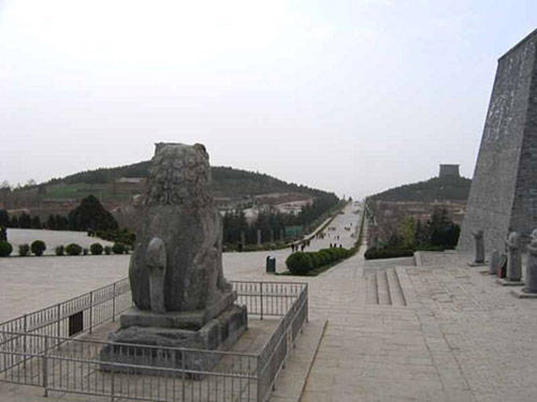 Tuy nhiên, những kẻ trộm mộ đều tay trắng trở ra, không thể đột nhập vào bên trong Càn Lăng.