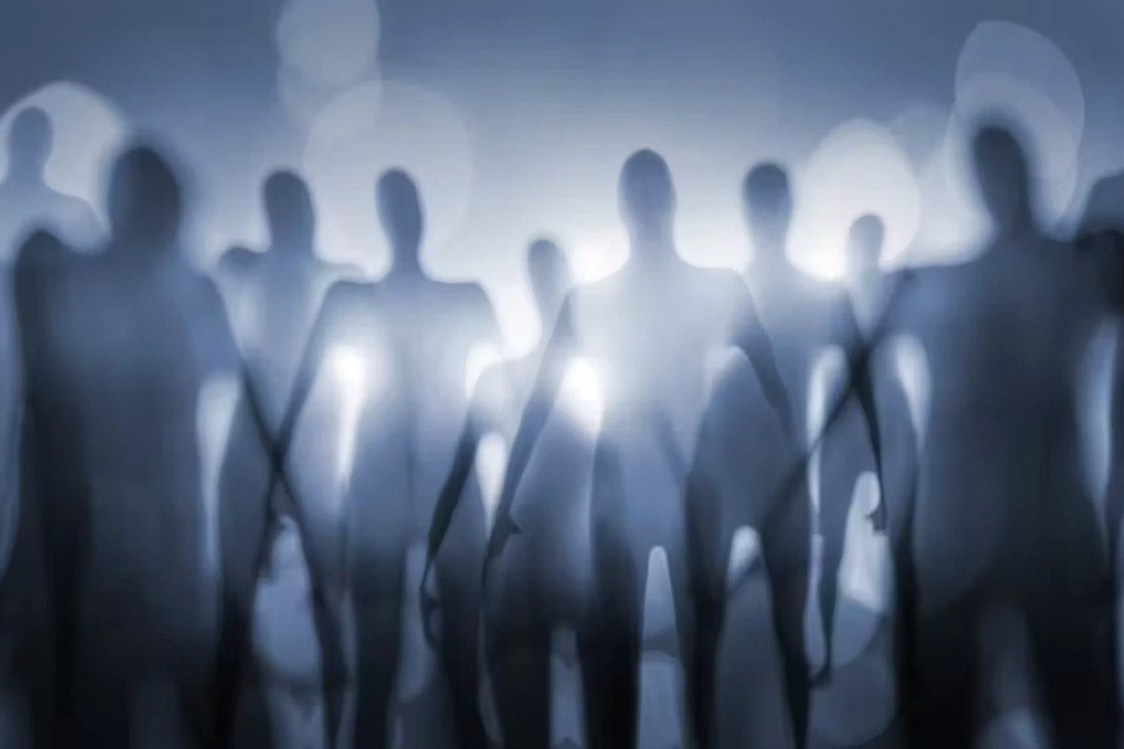 Trong thời gian qua, nhiều chuyên gia, nhà khoa học đã thực hiện các nghiên cứu nhằm làm sáng tỏ bí ẩn về sự tồn tại của người ngoài hành tinh. Trong số này, Bộ Quốc phòng Mỹ đã thành lập Văn phòng Giải quyết Dị thường Toàn miền (AARO) vào năm 2022 nhằm điều phối nỗ lực liên bang về các hiện tượng dị thường không xác định (UAP), sau nhiều báo cáo về những lần chạm trán UFO. Ảnh: Conversation.