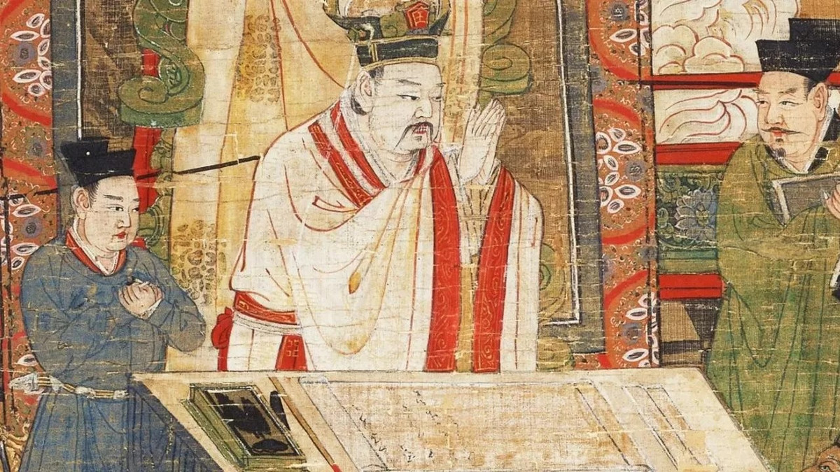 Theo các chuyên gia, những con cá khô được tìm thấy có niên đại khoảng 2.400 tuổi. Chúng được gọi là cá diếc dương can. Toàn bộ được ướp muối rồi phơi khô. Chỉ những người giàu có, quyền quý mới có thể được chôn trong mộ sau khi qua đời. Ảnh: englishpluspodcast.