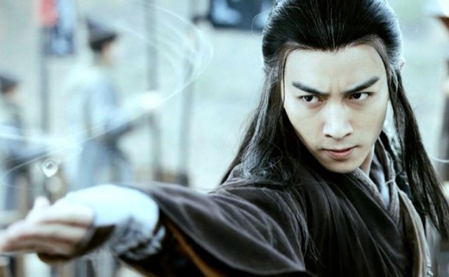 Khi ngoài 40 tuổi, Độc Cô Cầu Bại có võ nghệ cao cường tới mức không cần dùng binh khí sắc bén mà chỉ cần một cây gậy gỗ đã có thể dùng làm kiếm để hạ gục đối thủ.