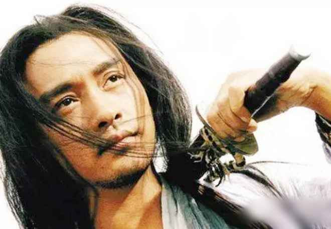 Liên quan đến Độc Cô Cầu Bại, nhiều người không khỏi bất ngờ khi biết được ông có ngoại hiệu là Kiếm Ma. Thoạt nghe, tên liệu này có nghĩa ông đã luyện kiếm thành "ma". Một khi đã thành "ma" thì thường bị xem là kẻ xấu xa, gian ác.