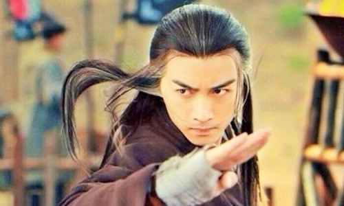 Thế nhưng, Độc Cô Cầu Bại lại là một đại hiệp, đánh bại nhiều cao thủ, giết chết không ít kẻ gian tà.