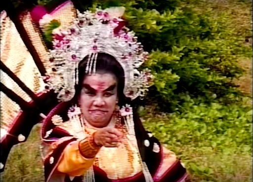 Hiên Viên Hoàng Đế đã tin tưởng giao cho Mô Mẫu cai quản hậu cung và hết lời khen ngợi đức độ và tài trí của bà. Người dân trong thiên hạ cũng ngưỡng mộ, sùng bái bà và mối tình đẹp với nhà vua. (*Ảnh trong bài mang tính minh họa).