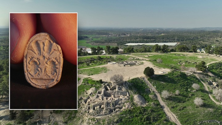 Theo Cơ quan Cổ vật Israel, những bùa hộ mệnh hình bọ hung có thể bắt nguồn từ Ai Cập cổ đại, nơi loài vật này được xem là linh thiêng, biểu tượng của sự sống mới hoặc thậm chí là của thần. Ảnh: Israel Antiquities Authority.