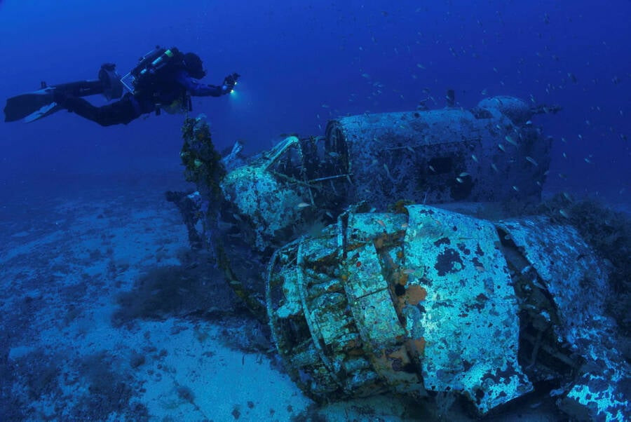 Khi ấy, trên máy bay có 4 thành viên phi hành đoàn (gồm: William Alroy Hugh Horsley, Leslie Norman Row, Colin William Walker và John Gartside). Ảnh: AegeanTec/Australian Department of Defense.