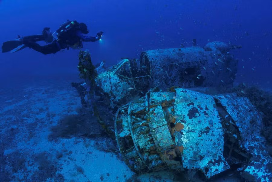 Khi ấy, trên máy bay có 4 thành viên phi hành đoàn (gồm: William Alroy Hugh Horsley, Leslie Norman Row, Colin William Walker và John Gartside). Ảnh: AegeanTec/Australian Department of Defense.