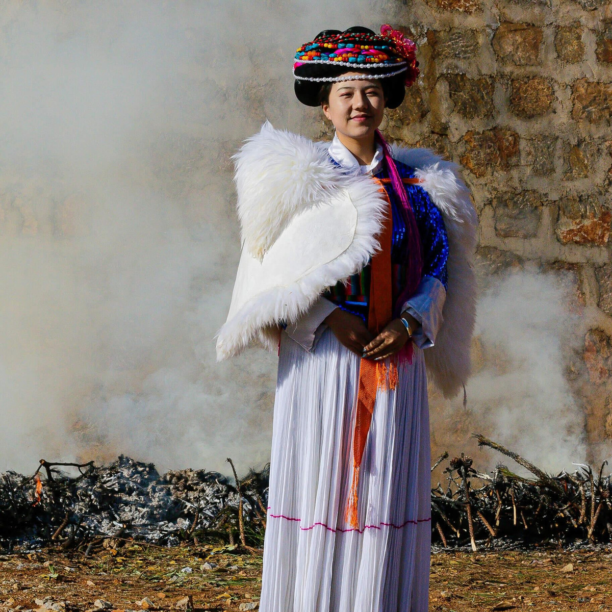  Bộ tộc Mosuo có dân số khoảng 40.000 người. Họ sinh sống ở rìa hồ Luga - ranh giới giữa hai tỉnh Tứ Xuyên và Vân Nam của Trung Quốc. Cuộc sống của họ có nhiều điều thú vị, độc đáo. Ảnh: tribes.world.