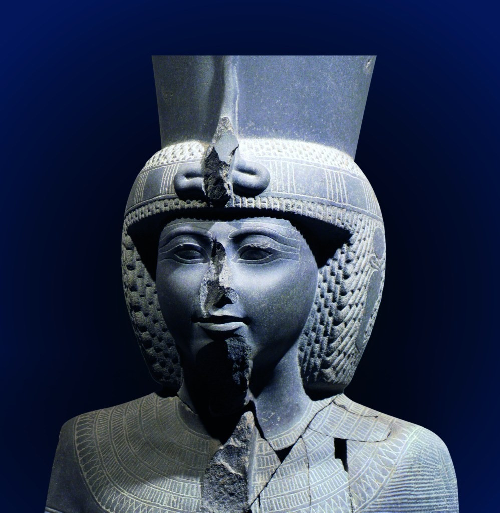 Zahi Hawass, cựu Bộ trưởng cổ vật Ai Cập, hiện làm việc với các nhà nghiên cứu tại Jordan, cho biết dòng chữ khắc ghi tên của pharaoh Ramesses III và gọi ông là "Sa-Re", có nghĩa là "con trai của Re" (cũng được viết là Ra), một vị thần mặt trời của Ai Cập. Cái tên này được khắc khi nhà vua Ramesses III dẫn đầu một đội quân đi qua khu vực này. Ảnh: the-past.com.