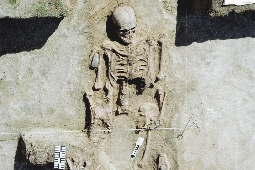 Được khai quật vào năm 2004, ngôi mộ của một chiến binh 4.000 tuổi ở khu vực Kerdugen, cách thành phố Yakutsk, miền trung Siberia, Cộng hòa Sakha của Nga. Ảnh: North-Eastern Federal University.