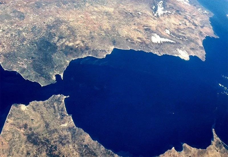 Các nhà khoa học tính toán dòng nước lũ này có thể di chuyển với tốc độ lên đến 116 km/h, khắc những kênh sâu vào đá trong quá trình chảy và vận chuyển vật liệu đi xa qua lòng chảo. Ảnh: everythingisamazing.