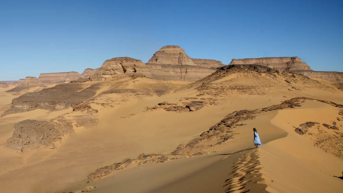 ADN từ 2 xác ướp trên cho thấy dòng dõi Bắc Phi chưa từng thấy này là riêng biệt và tách biệt với các quần thể sinh sống ở châu Phi cận Sahara vào cùng thời điểm. Phát hiện này vừa được công bố trên tạp chí Nature cho thấy có rất ít trao đổi di truyền trên khắp Green Sahara trong thời gian này, mặc dù một số tập tục văn hóa có thể đã lan rộng khắp khu vực. Ảnh: Archaeological Mission in the Sahara/Sapienza University of Rome.