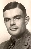 Khi ấy, chuyên gia mật mã nổi tiếng Alfred Nox và nhà toán học lừng danh Alan Thiuring (trong ảnh) cùng đến hỗ trợ viên kỹ sư người Ba Lan để chế tạo ra một loại máy có thể giải mã bất cứ bức điện nào đã được cỗ máy Enigma mã hóa. Cỗ máy được bộ ba chuyên gia này tạo ra có tên là Antienigma (Chống lại Enigma). Ảnh: Mail Online.