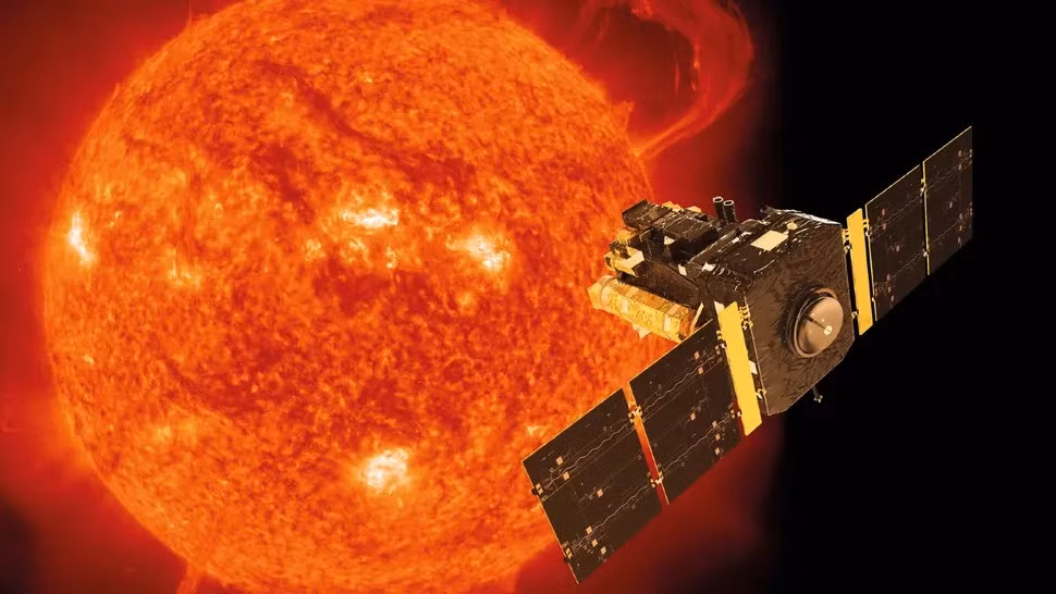 Ông Michael đã phát hiện sao chổi SWAN25F trong những bức ảnh được chụp bởi camera SWAN trên tàu vũ trụ Đài quan sát Mặt trời và Nhật quyển (SOHO) của Cơ quan Vũ trụ châu Âu. Ảnh: ESA/SOHO.