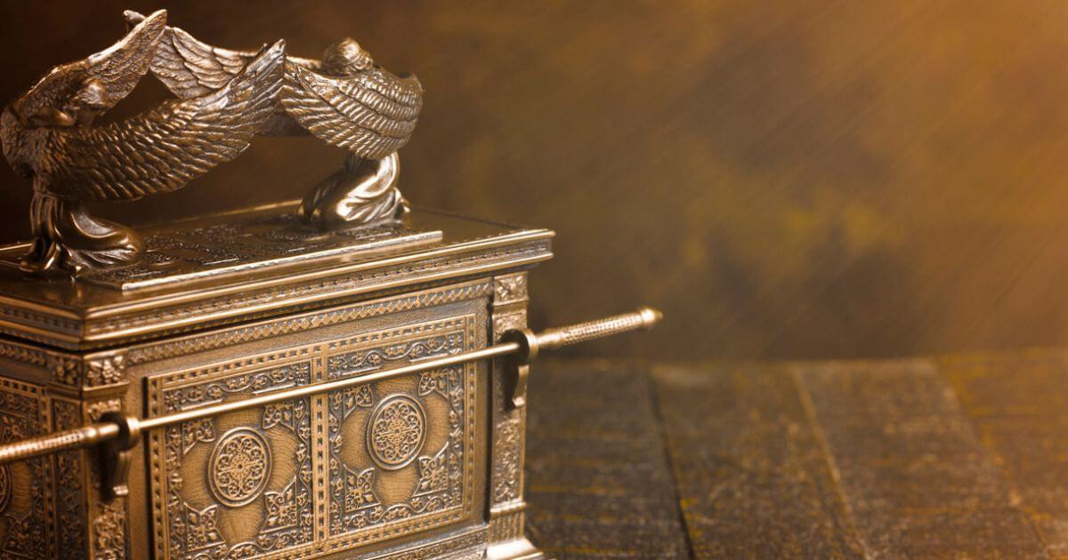 Dù nhà ngoại cảm không được cho biết mình được giao nhiệm vụ tìm Hòm Bia Giao ước nhưng những mô tả của người này có nhiều điểm trùng khớp với giống với Hòm Giao ước. Theo Kinh Thánh, Hòm Giao ước được đóng vào khoảng năm 1445 trước công nguyên. Ảnh: compellingtruth.