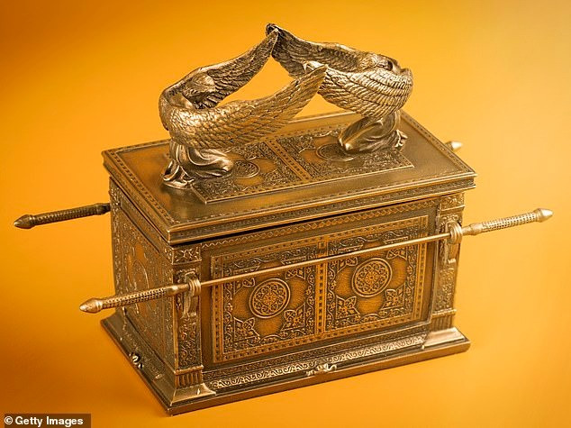 "Mục tiêu là một cái thùng. Bên trong là một cái thùng khác. Mục tiêu được làm bằng gỗ, vàng, bạc, và được trang trí hình thiên thần 6 cánh", hồ sơ của CIA ghi lại. Ảnh: Getty.