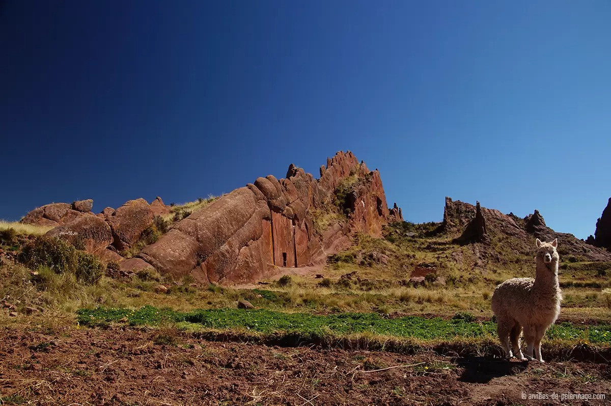 Theo Tiến sĩ Mohammad, mặc dù thiếu bằng chứng cụ thể và không có cuộc khai quật nào kể từ khi phát hiện ra nhưng Aramu Muru vẫn là một di tích khảo cổ được bảo vệ, thu hút khách du lịch và những người cố gắng giải mã bí ẩn và ý nghĩa lịch sử của nó. Ảnh: annees-de-pelerinage.com.