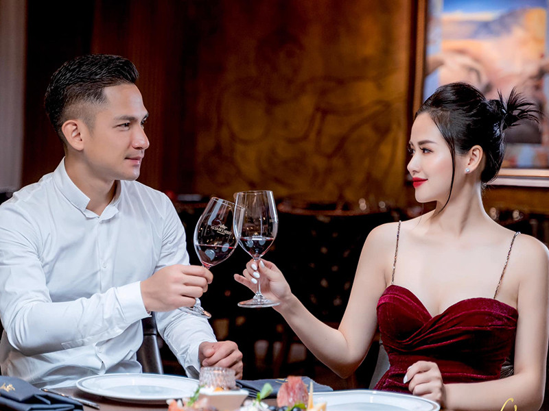 Tâm Tít khá kiệm lời về cuộc hôn nhân của mình trên báo chí. Tuy nhiên, trên trang cá nhân, cô thường xuyên khoe ảnh bên chồng con.