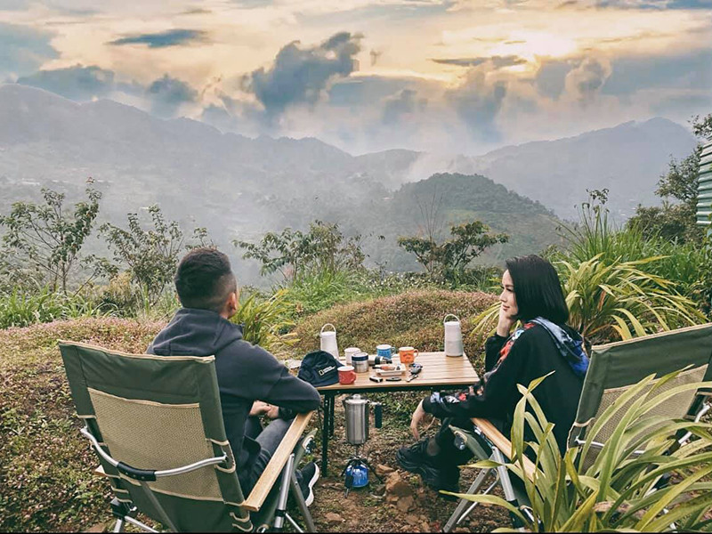 Trước khi lấy chồng, Tâm Tít thử sức làm người mẫu, diễn viên, ca sĩ.