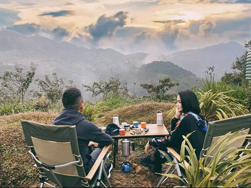 Trước khi lấy chồng, Tâm Tít thử sức làm người mẫu, diễn viên, ca sĩ.