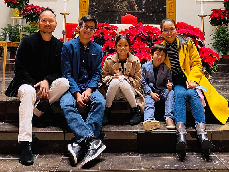 3 người con của Hồng Ngọc đều ngoan ngoãn, sống tự lập, giản dị.