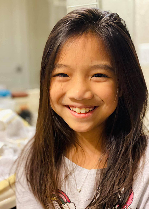 Về sức khỏe của Hồng Ân sau khi nhiễm COVID-19, ông bầu Thomas Tâm Nguyễn chia sẻ trên Zing: "Con gái tôi có kết quả dương tính nhưng cháu chưa có dấu hiệu, triệu chứng gì. Cháu cũng chưa phải dùng thuốc điều trị. Cháu vẫn khỏe mạnh, học trực tuyến nhưng tội cho cháu là phải cách ly trong phòng".