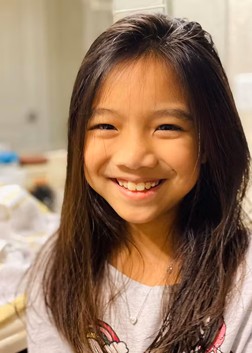 Về sức khỏe của Hồng Ân sau khi nhiễm COVID-19, ông bầu Thomas Tâm Nguyễn chia sẻ trên Zing: "Con gái tôi có kết quả dương tính nhưng cháu chưa có dấu hiệu, triệu chứng gì. Cháu cũng chưa phải dùng thuốc điều trị. Cháu vẫn khỏe mạnh, học trực tuyến nhưng tội cho cháu là phải cách ly trong phòng".