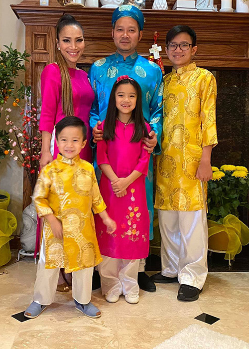 Bé Hồng Ân - con gái Hồng Ngọc nhiễm COVID-19. Cô nhóc bị lây từ bố - ông bầu Thomas Tâm Nguyễn.