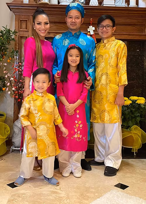 Bé Hồng Ân - con gái Hồng Ngọc nhiễm COVID-19. Cô nhóc bị lây từ bố - ông bầu Thomas Tâm Nguyễn.