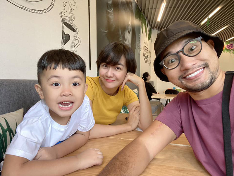 Vợ chồng Ái Châu - Huỳnh Đông đưa con trai đi chơi vào Tết dương lịch 2021.