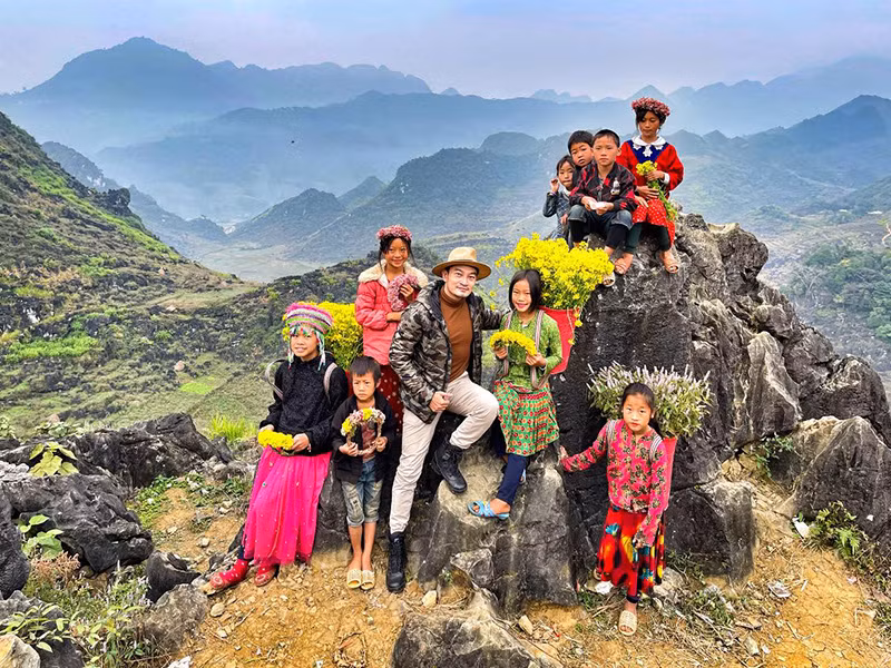 Diễn viên Trương Minh Quốc Thái ở Sapa dịp Tết dương lịch 2021. Anh chia sẻ: “Chúc mừng năm mới. Chúc may mắn và bình an đến mọi nhà”.