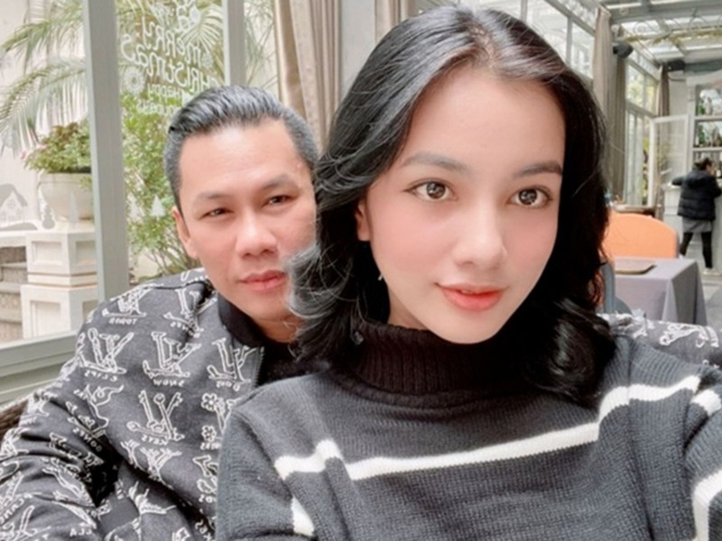 Dường như không muốn bị chú ý, Cẩm Đan và Đức Huy tránh chụp ảnh chung.