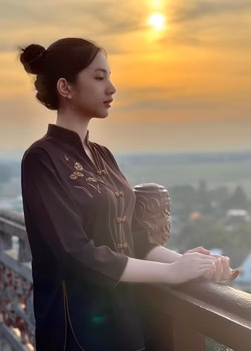 Top 15 Hoa hậu Việt Nam 2020 bị cho là có phát ngôn bất nhất về mối quan hệ với ông chủ phòng trà. Sau đó, Cẩm Đan nhanh chóng lên tiếng.