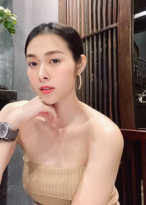 Sau 6 năm ly hôn, Diệp Bảo Ngọc trẻ trung, gợi cảm hơn.