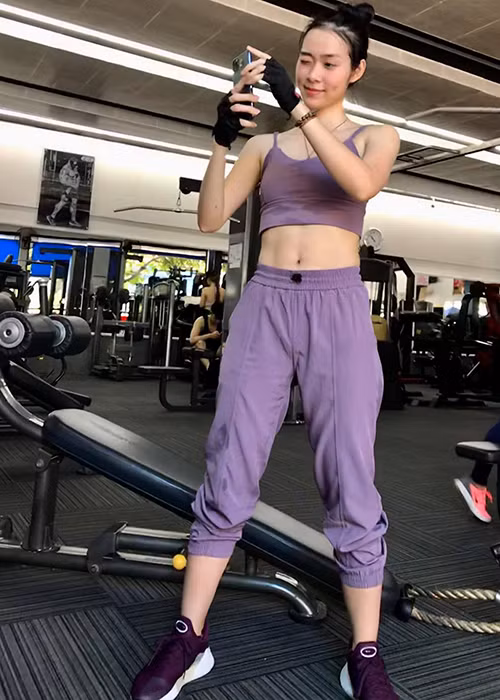 Diệp Bảo Ngọc khá chăm tập thể thao giữ vóc dáng.
