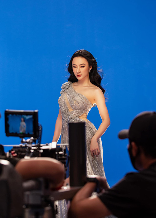 Nữ diễn viên có dòng chia sẻ ẩn ý tự nhận là "nữ thần".