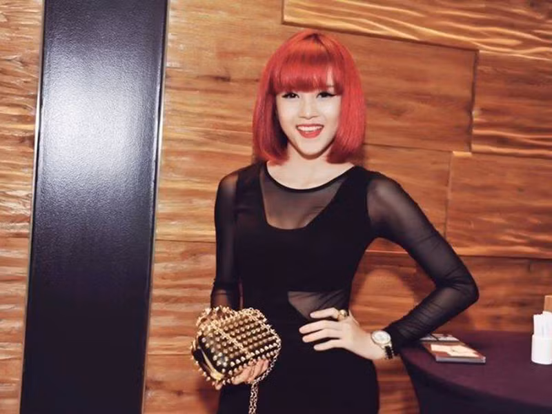 Thiều Bảo Trâm ca hát giống Sơn Tùng M-TP nhưng sự nghiệp của cô được đánh giá mờ nhạt trong khi bạn trai tin đồn nổi tiếng.