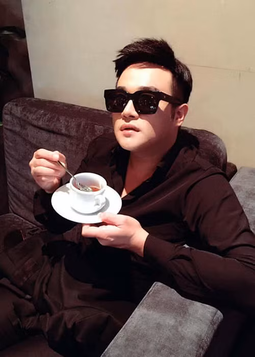 Minh Quân bắt trend “trà xanh”: “Nhà nhà đòi uống trà xanh/ Riêng em em cứ trà chanh em dùng”.