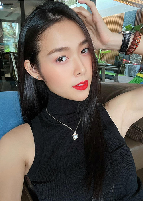 Bắt trend “trà xanh”, Diệp Bảo Ngọc viết ẩn ý: “Bảo chỉ thích trà hoa cúc, không thích trà xanh”.