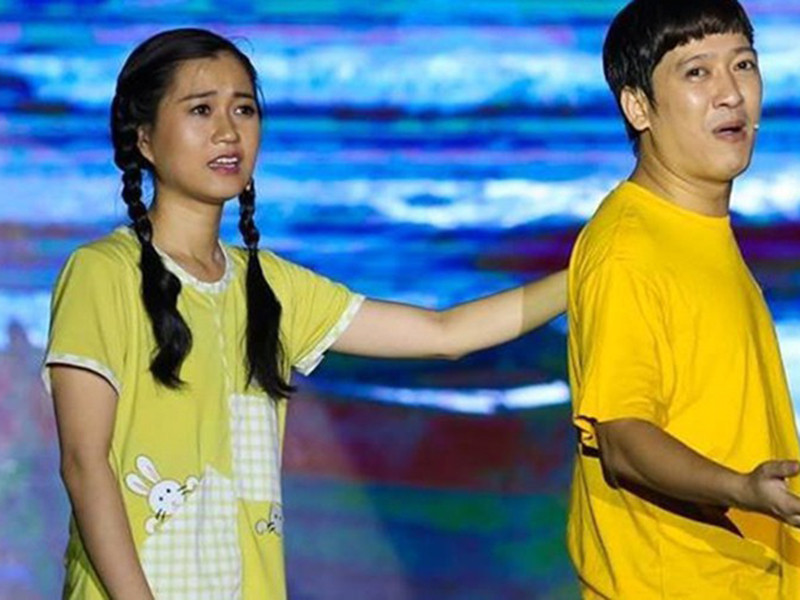 Sau khi ra trường, Lâm Vỹ Dạ đầu quân về sân khấu kịch Nụ cười mới. Đến năm 2003, nữ nghệ sĩ tham gia nhóm hài do Trường Giang lập ra. Nhờ diễn chung với Trường Giang, Lâm Vỹ Dạ được nhiều khán giả biết đến hơn. Ảnh: Yan