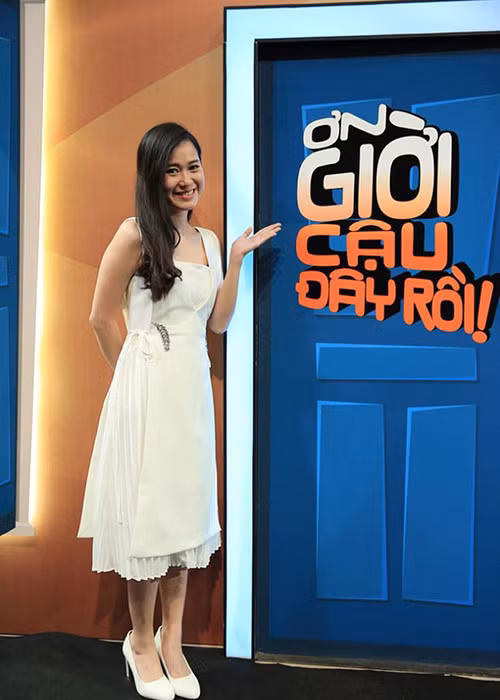 Lâm Vỹ Dạ thực sự tỏa sáng khi đóng vai trò phó phòng của "Ơn giời, cậu đây rồi" năm 2016 rồi trở thành trưởng phòng năm 2017. Cô được nhận xét có cách diễn hài nhẹ nhàng, luôn có sự nhấn nhá trong từng câu thoại. Ảnh: Người lao động